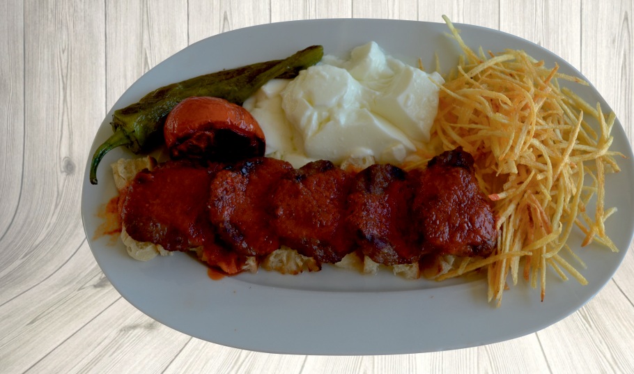 SOSLU KÖFTE (Bazlamalı)